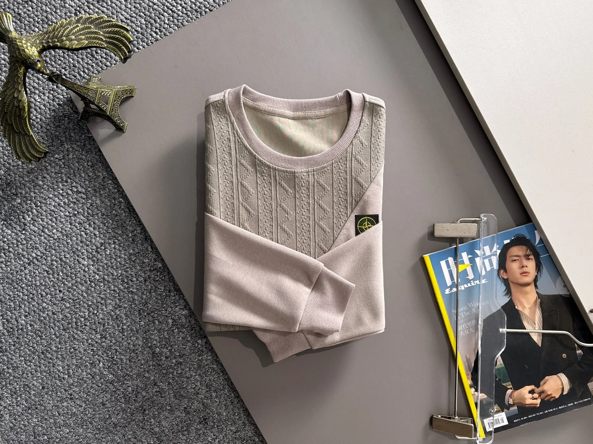 P360 Stone Island's exclusive first release of 25ss autumn and winter new round neck long-sleeved sweatshirts for men and women. Many celebrities share the same style. Craftsmanship that cannot be copied by ordinary small workshops. We are not afraid of any challenges in terms of materials, detail restoration and craftsmanship, just to provide you with wonderful products. Compare the top original versions at will. No expense is spared just to do better. Unique imported fabric feel. Purely imported German machine production. Precision operation. Thousands of needles density. Full set of new accessories with three standards for simultaneous customization. The upper body is versatile and fashionable. A perfect choice for autumn and winter. A must-have item. Size chart: m-4XL (Please state your height and weight when placing an order.